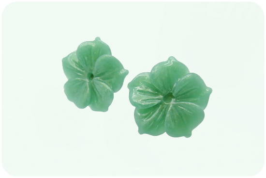 Groene bloem oorbellen van klei